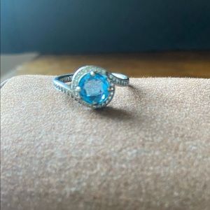 Pandora ring. Radiant Embellishment. Size 6/52. One missing stone.